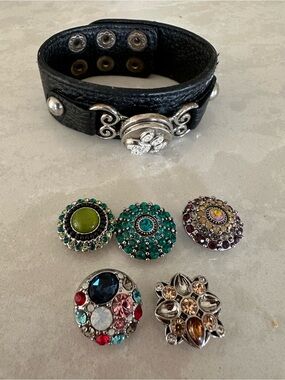 Magnolia Interchangeable Snap Bracelet with Multicolor Gem Snaps - Black